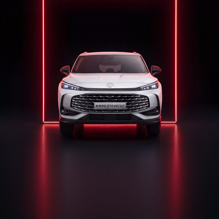 MG HS PHEV – MG Black Month Kampagnenmotiv